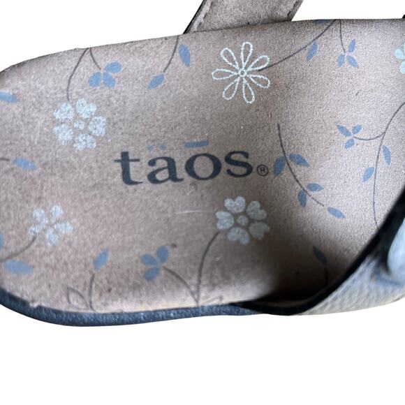 Taos Sandals Womens Size 37 6 Metallic Silver Leather Comfort Active Athleisure - Picture 6 of 7